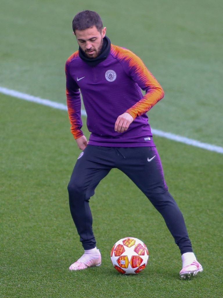 今晚西汉姆备战欧冠，状态回暖细节曝光，引发热议，训练强度明显提升(08年欧冠决赛贴吧)